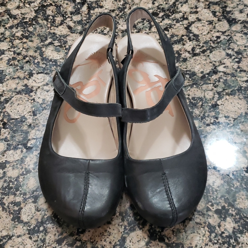 OTBT Springfield sling back shoes size 10